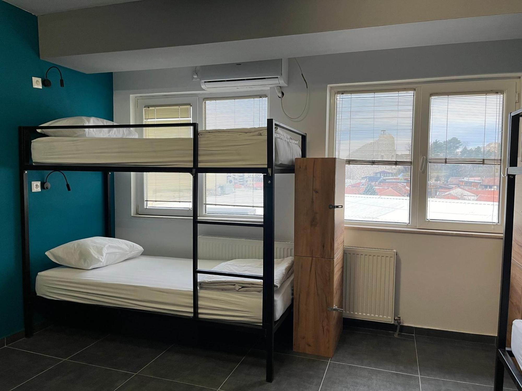 Mickitos Urban Hostel Skopje Ngoại thất bức ảnh