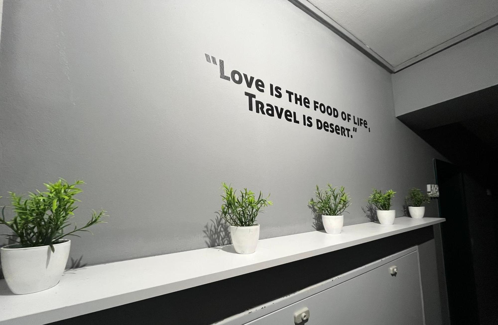 Mickitos Urban Hostel Skopje Ngoại thất bức ảnh