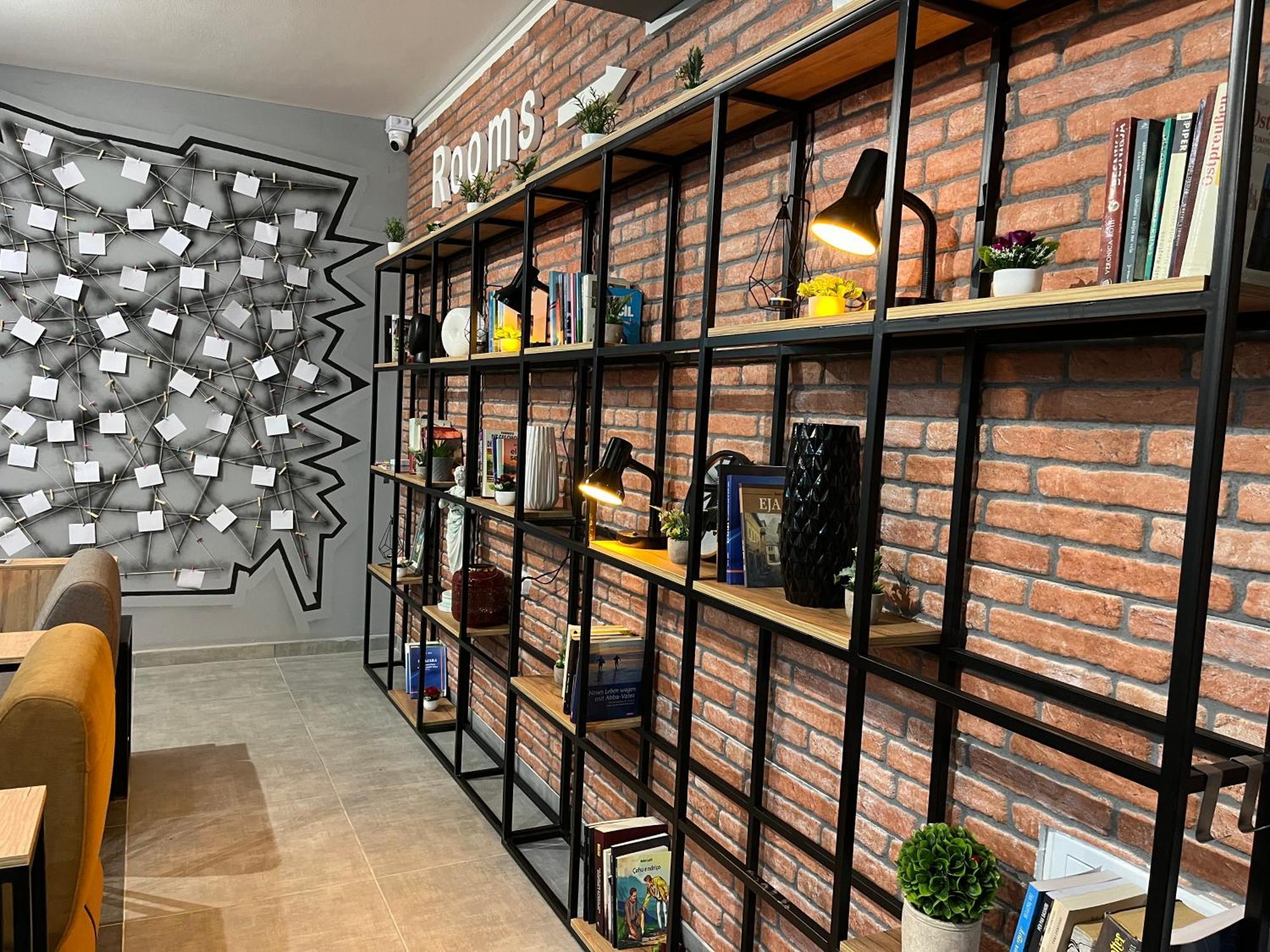 Mickitos Urban Hostel Skopje Ngoại thất bức ảnh