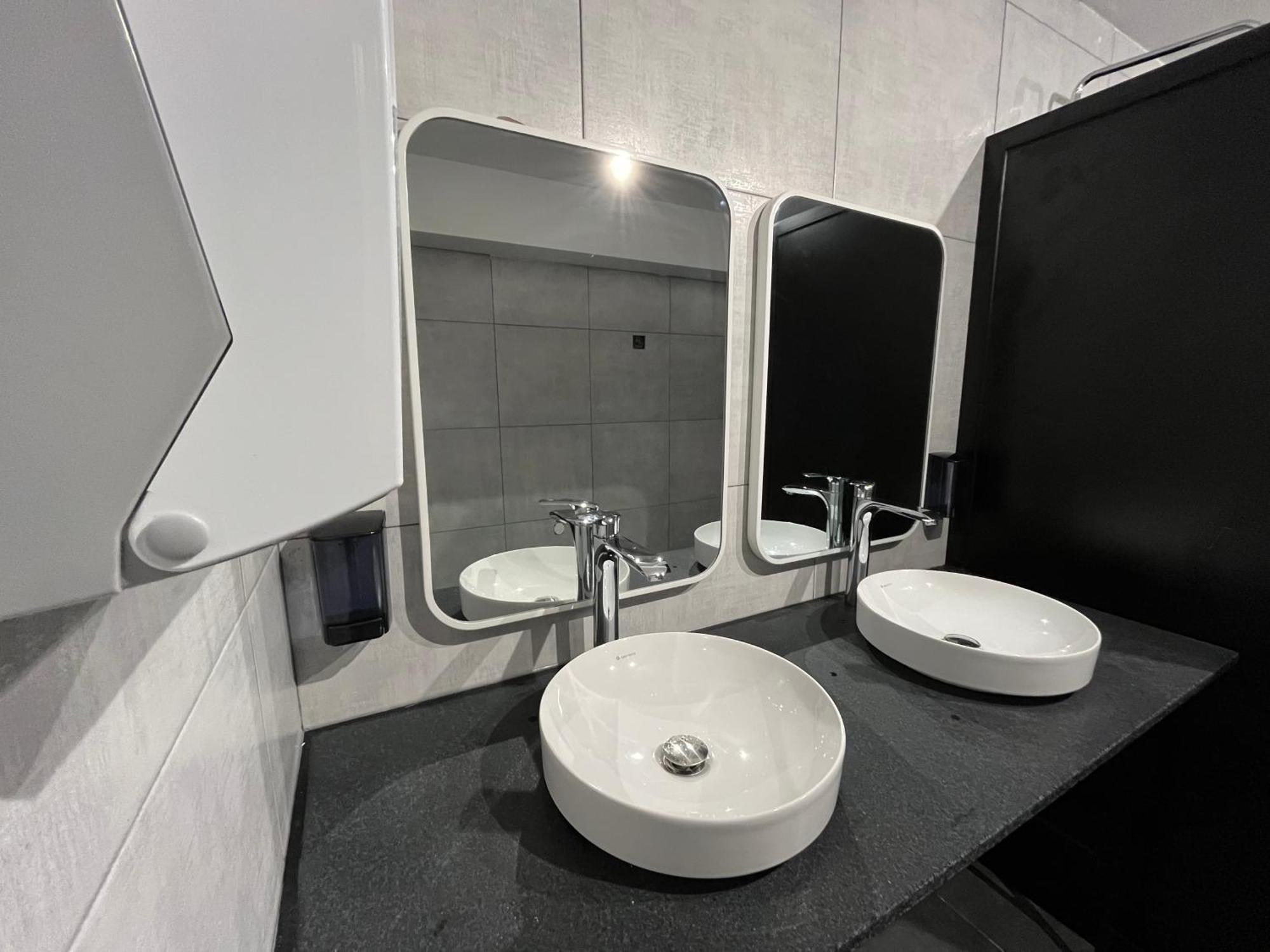Mickitos Urban Hostel Skopje Ngoại thất bức ảnh