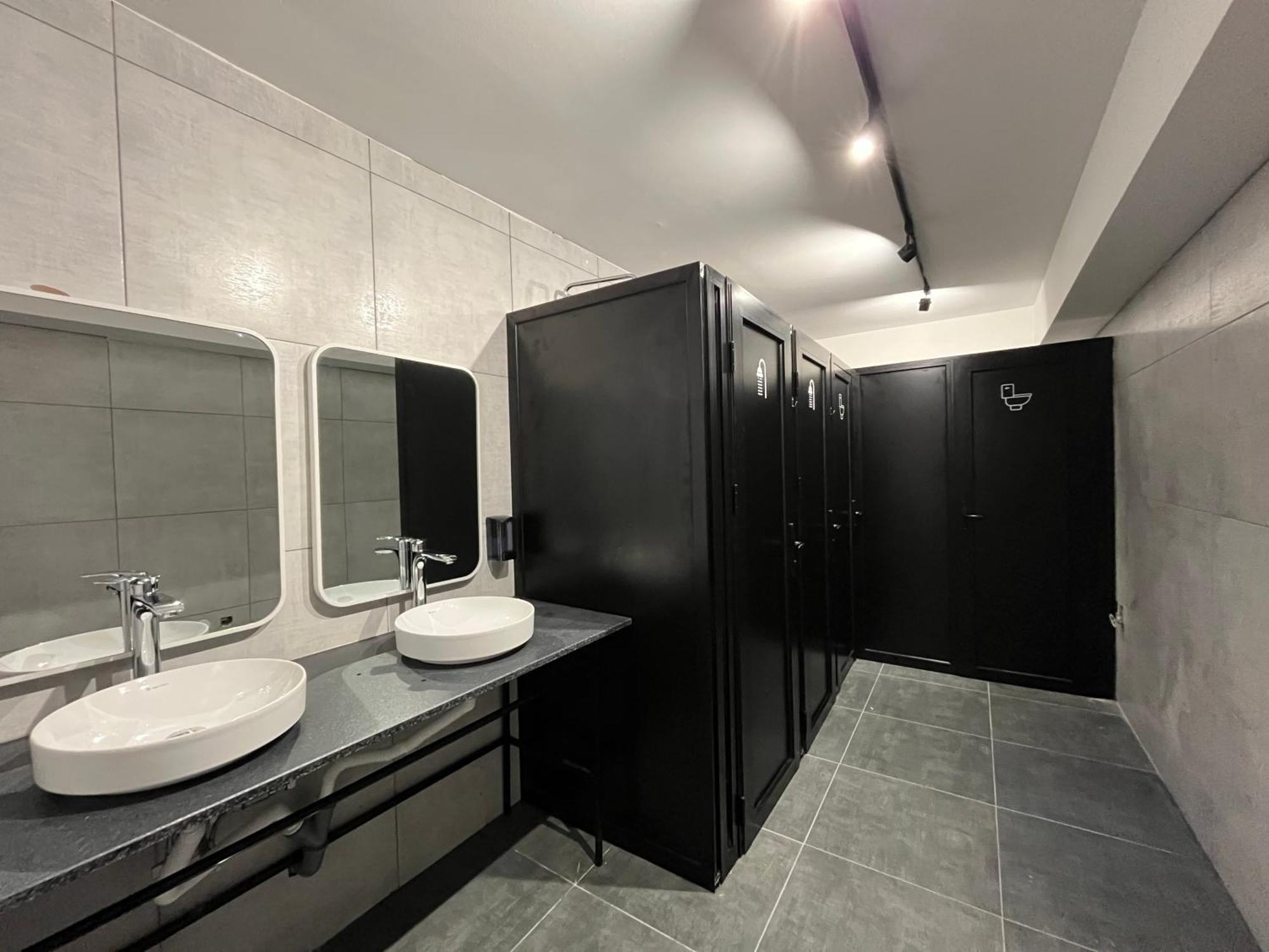 Mickitos Urban Hostel Skopje Ngoại thất bức ảnh