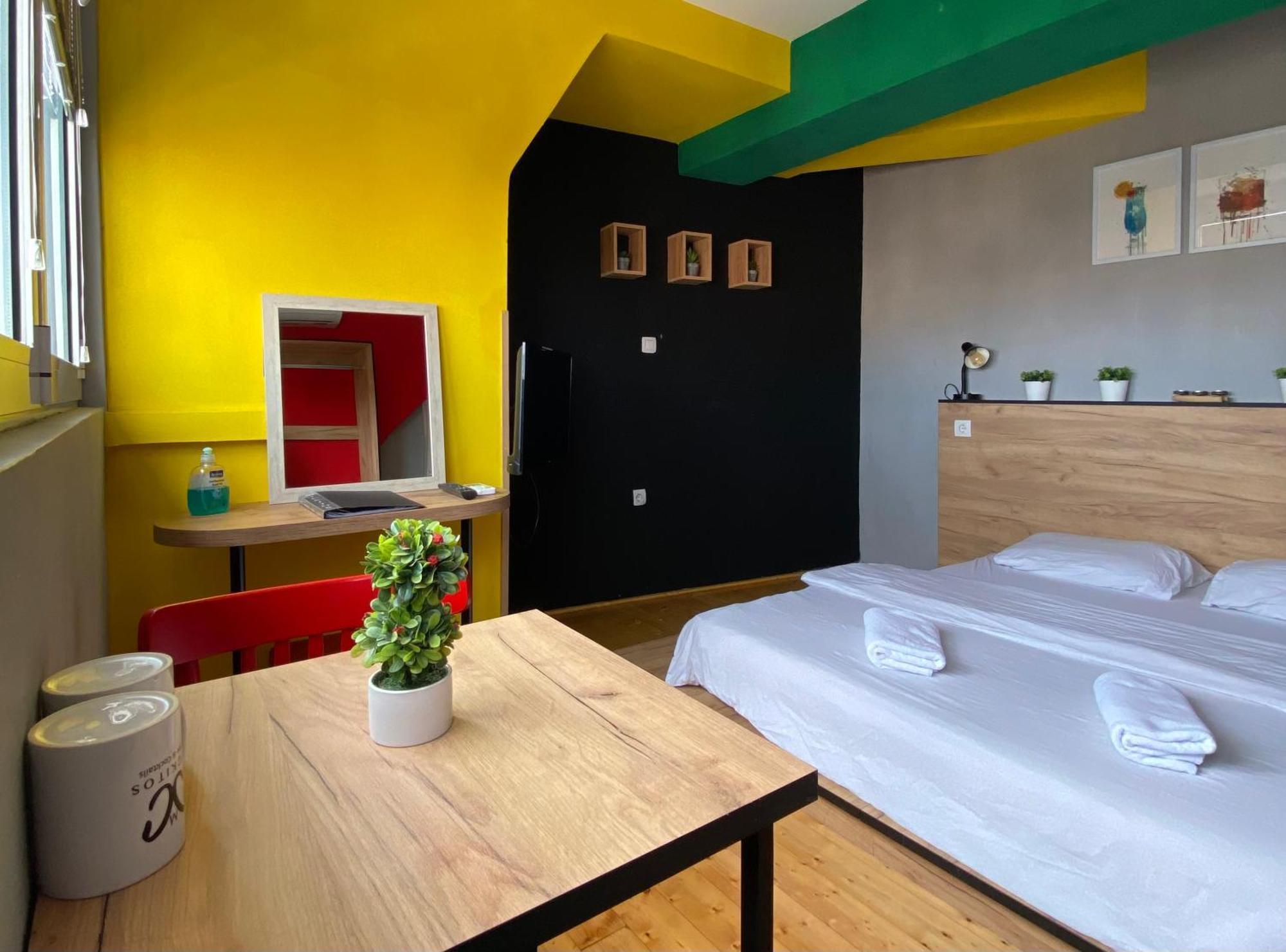 Mickitos Urban Hostel Skopje Phòng bức ảnh