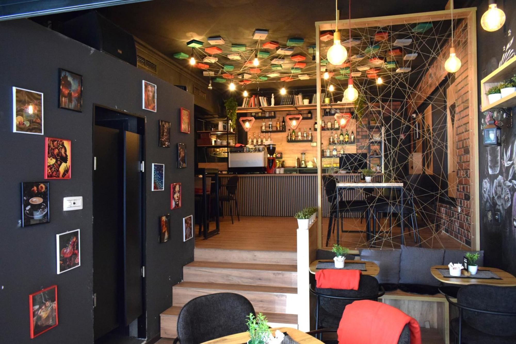 Mickitos Urban Hostel Skopje Ngoại thất bức ảnh
