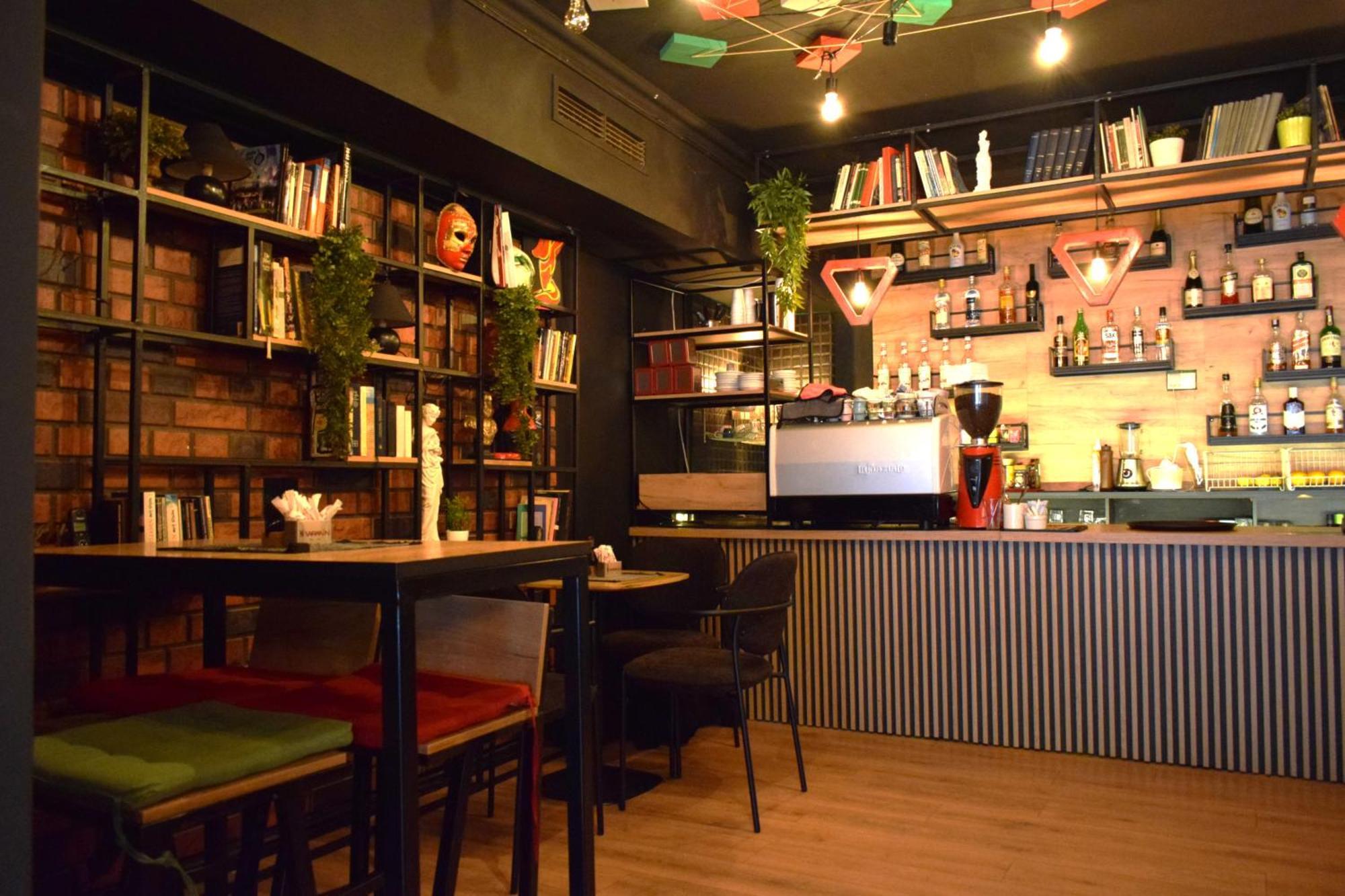 Mickitos Urban Hostel Skopje Ngoại thất bức ảnh